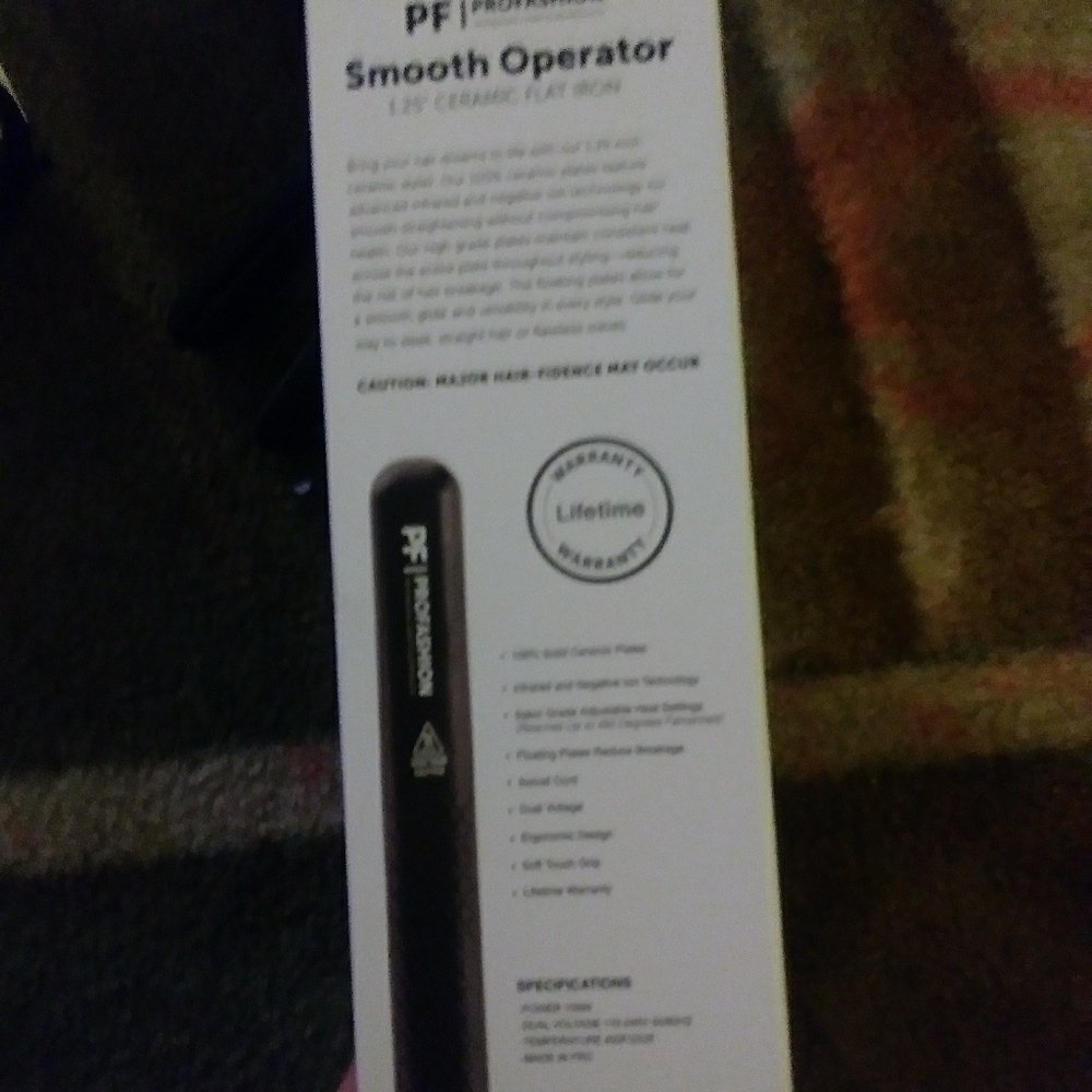 Profashion 1.25" ceramic flat iron - Picture 2 of 2